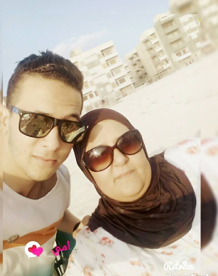 أحمد عبد الله ووالدته