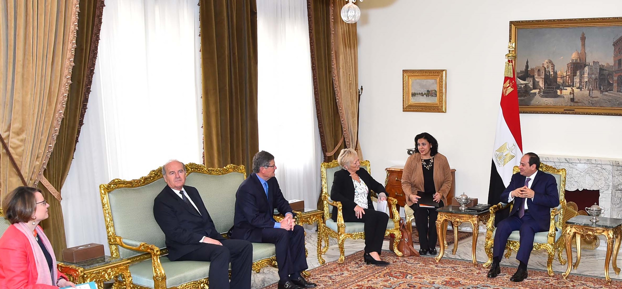 الرئيس عبد الفتاح السيسى مع مجموعة الصداقة الفرنسية المصرية بمجلس الشيوخ الفرنسي (2)