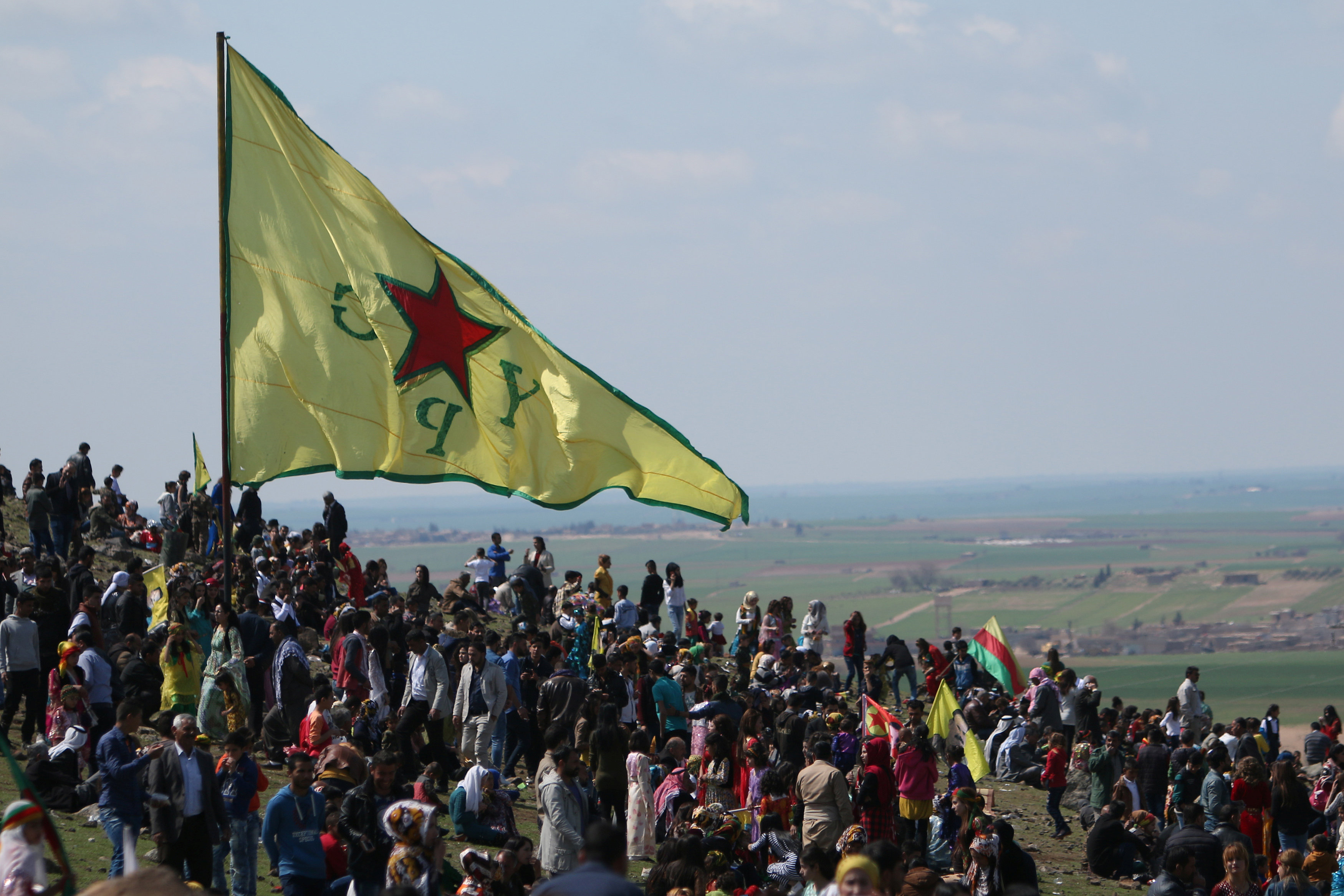وحدة حماية الشعب الكردي تشارك في الاحتفالات