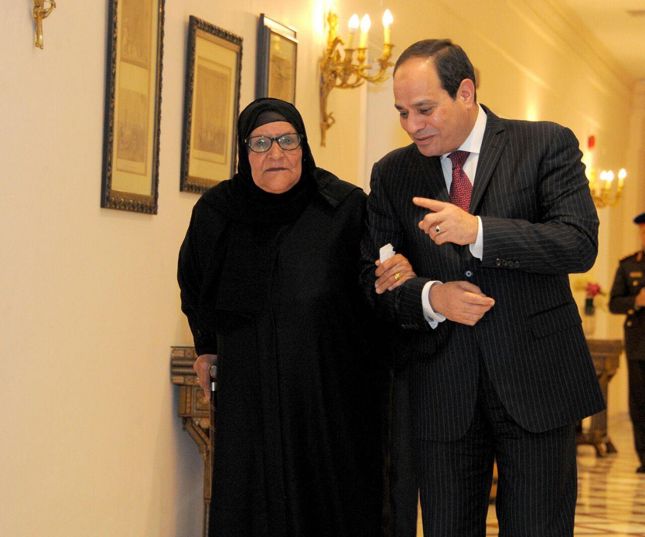 الرئيس السيسي يستقبل الحاجة سبيلة  (5)