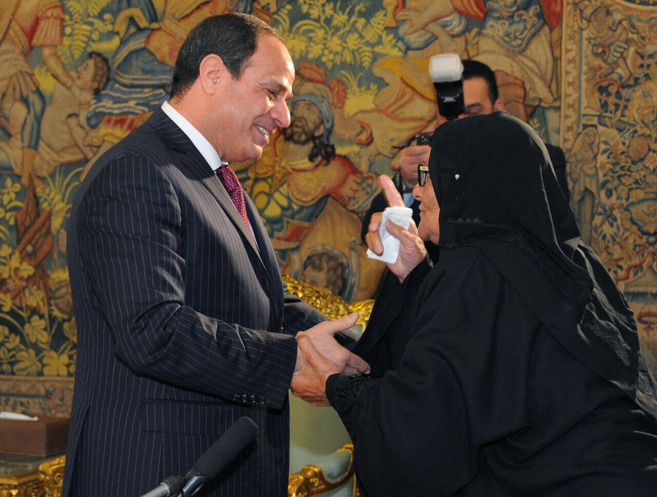 الرئيس السيسي يستقبل الحاجة سبيلة  (11)