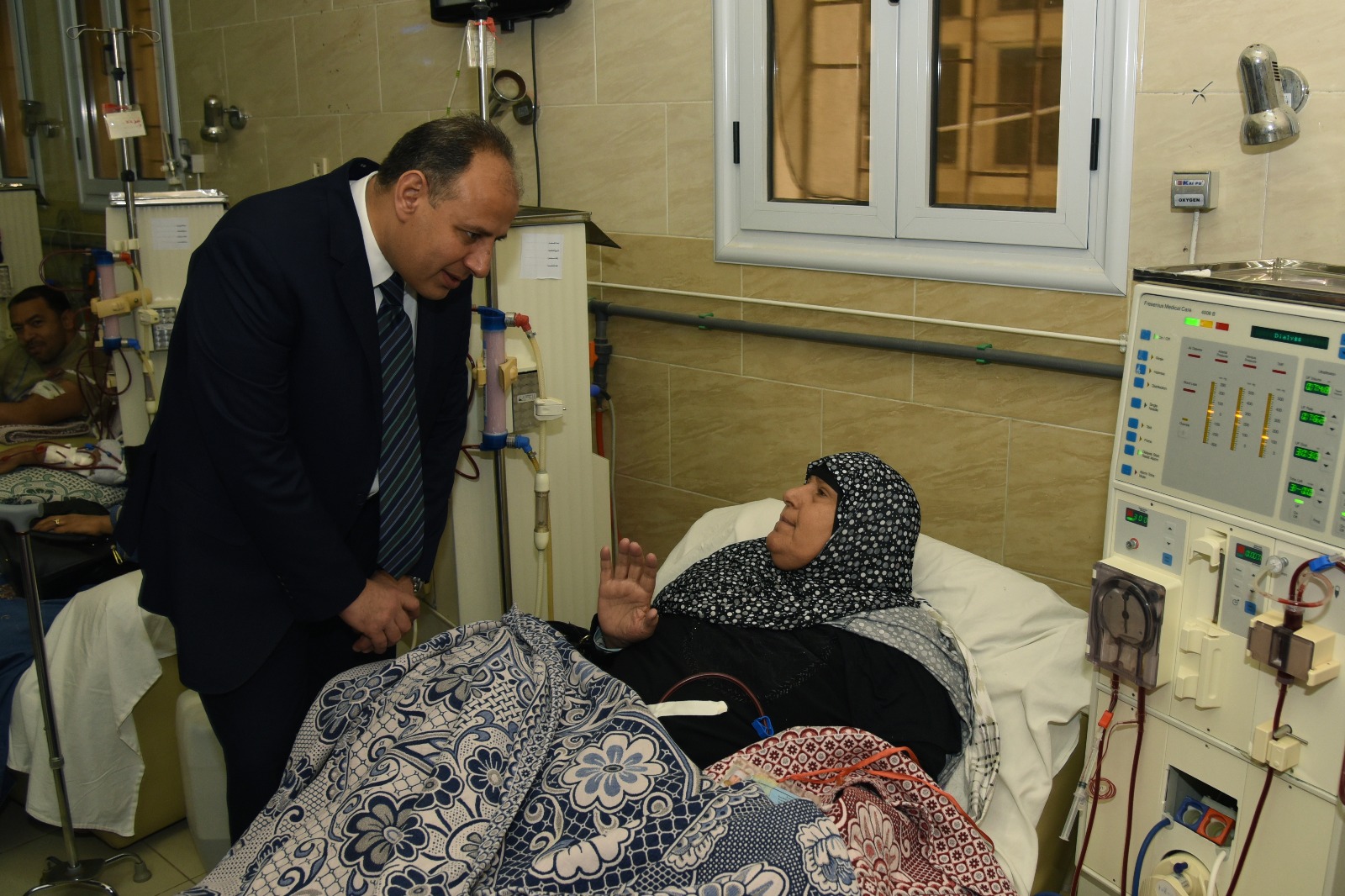 محافظ الإسكندرية يتفقد مستشفى شرق المدينة  (3)
