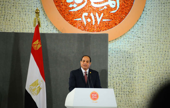 الرئيس السيسى يكرم المرأة المصرية فى عيد الأم (2)