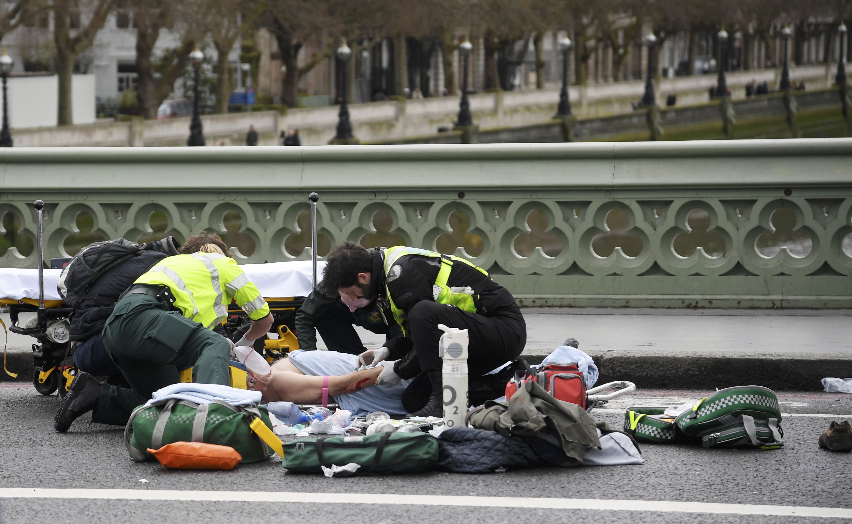ضحايا حادث البرلمان البريطانى على رصيف جسر ويستمنستر (14)