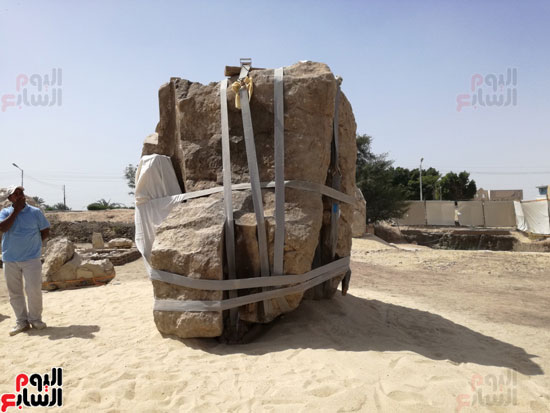  أجزاء من التمثال المكتشف لأمنحتب الثالث بالأقصر