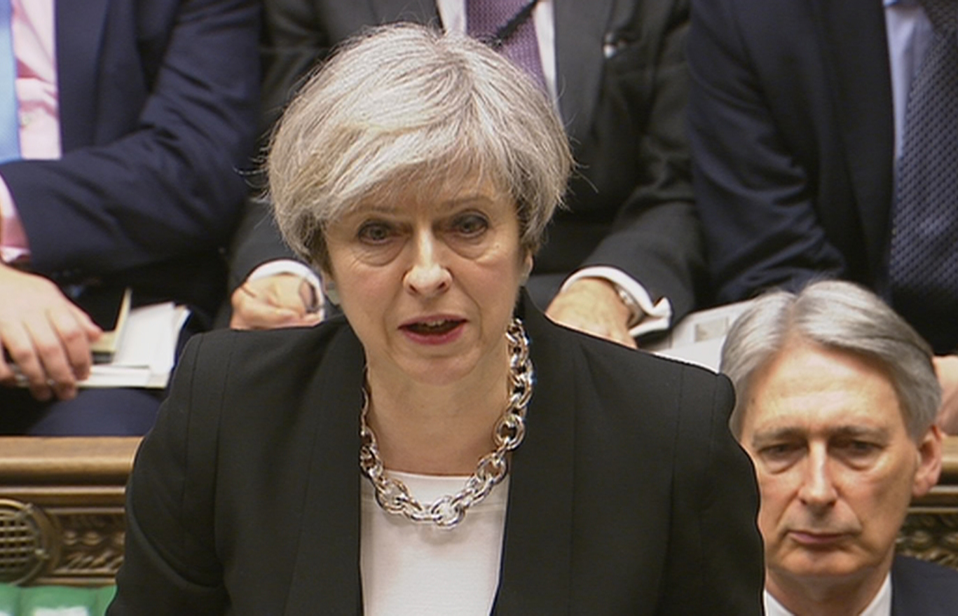 رئيسة الوزراء البريطانية أثناء القاء كلمتها تعليقا على الحادث