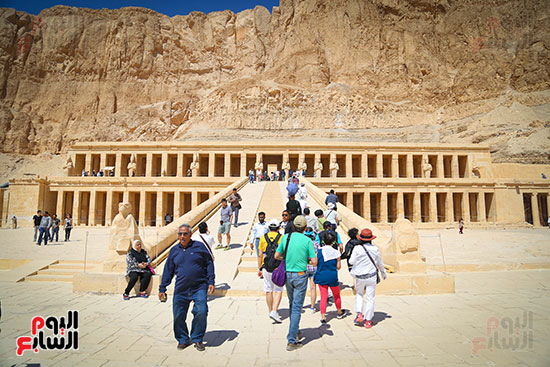 توافد السياح على معبد حتسبشوت