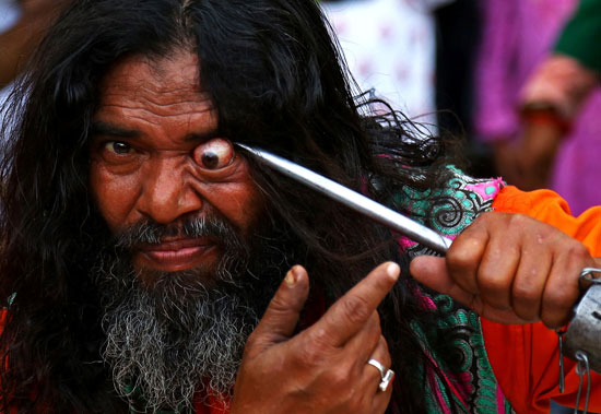 تقاليد مخيفة فى مهرجان أورس بمدينة أجمير في ولاية راجاستان الهندية