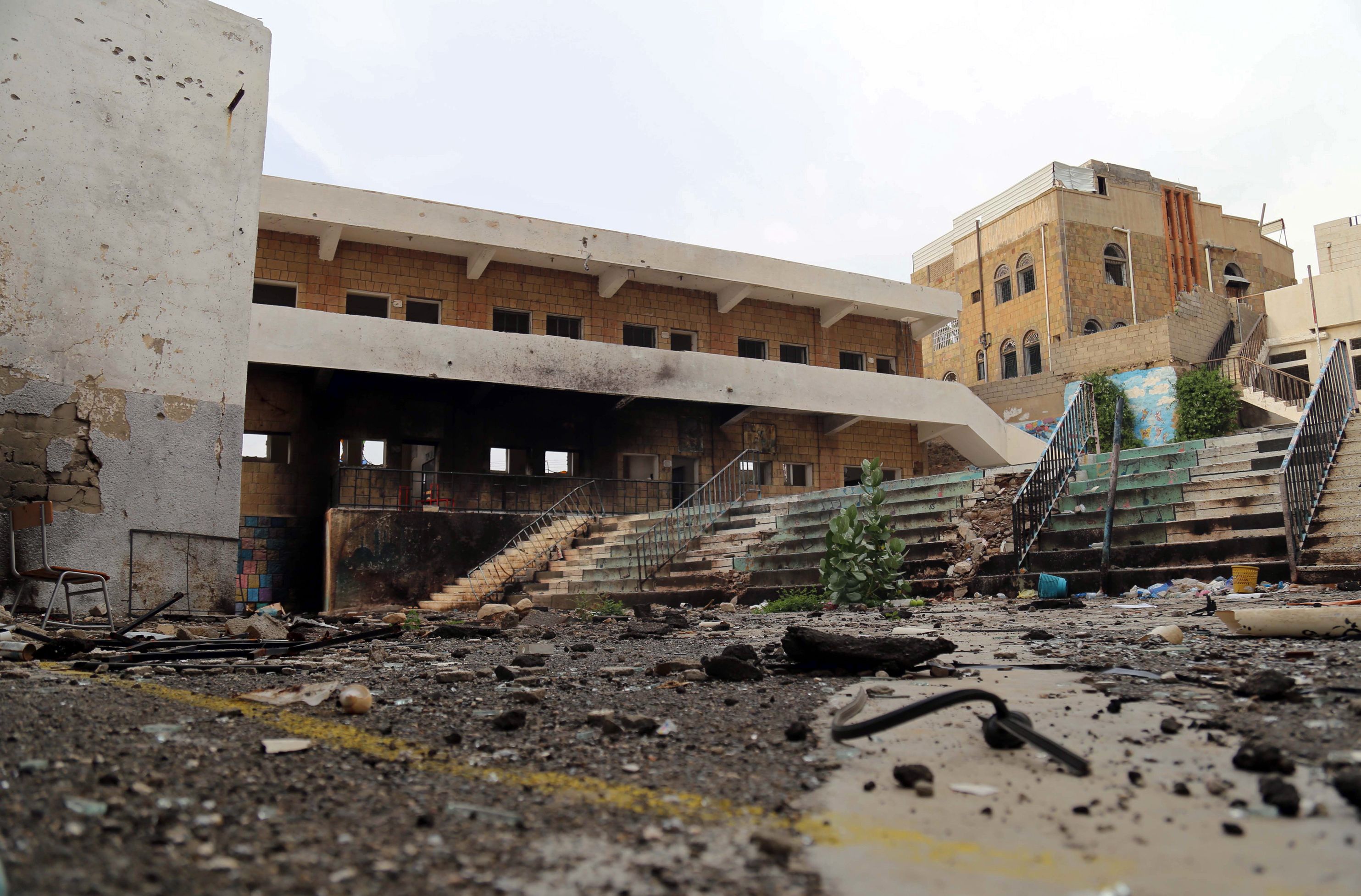 إحدى المدارس التى أصابها الخراب جراء الحرب اليمنية