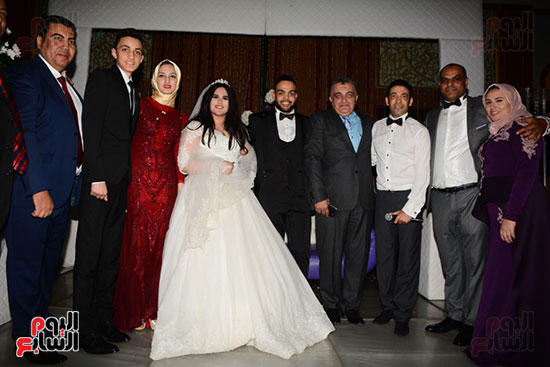 صلاح-العاصى-و-الزميلة-نورا-العاصى-و-سعد-الصغير-مع-العروسين