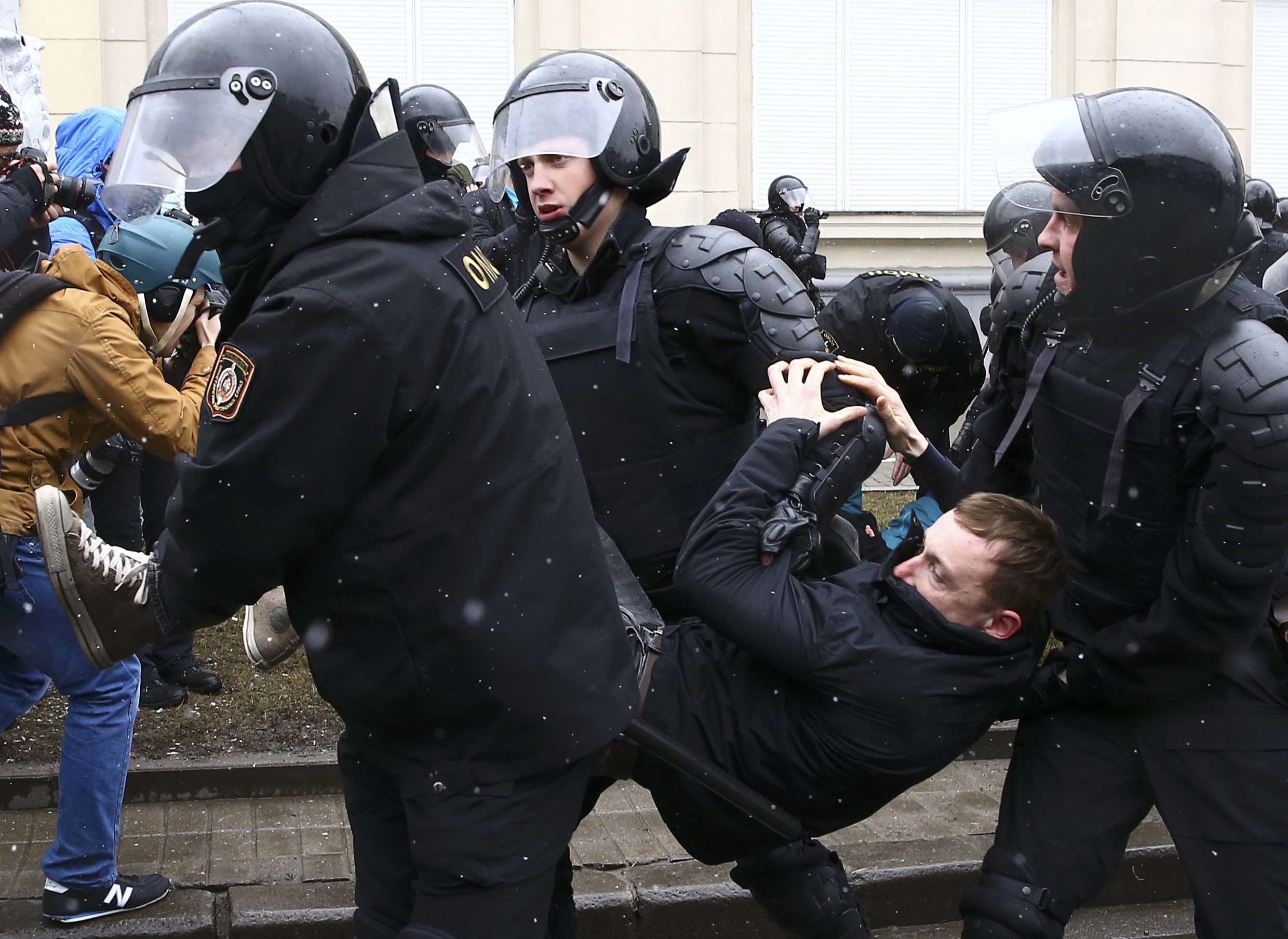شرطة بيلاروسيا تعتقل مواطن آخر