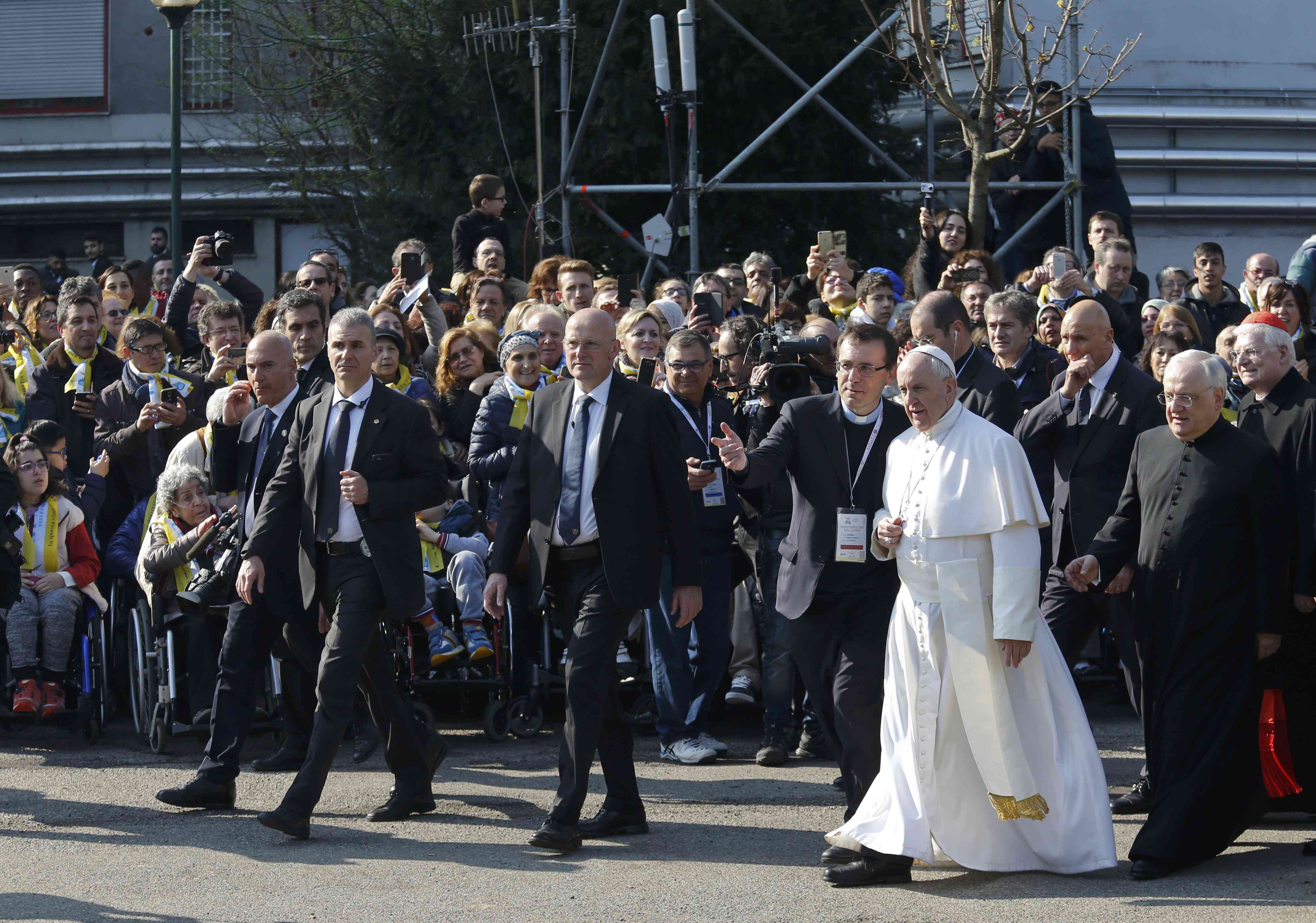 ترحيب كبير ببابا الفاتيكان عقب وصوله