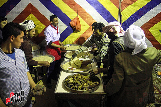  التحضير لطعام العشاء يبدأ من بعد صلاة المغرب 