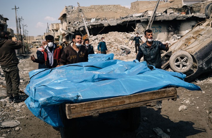 جثث مدنيين سقطوا جراء قصف طائرات التحالف الدولى