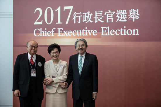 انتخاب كارى لام المسئولة الحكومية السابقة زعيمة جديدة لهونج كونج