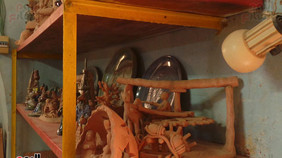 تماثيل داخل مصنع جراجيوس