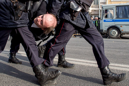 عنف الشرطة الروسية ضد المتظاهرين