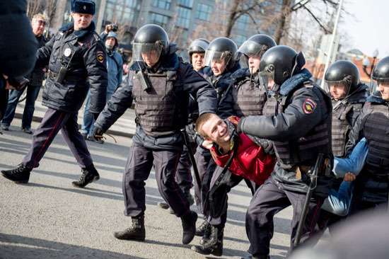 الشرطة الروسية تعتقل شاب