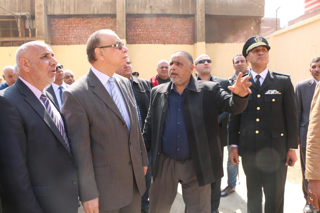 محافظ القاهرة يتفقد صومعة قمح