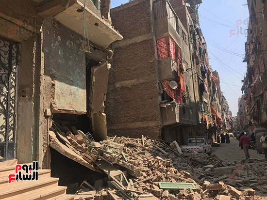 انهيار  منزل من 4 طوابق بشارع راتب فى عزبة رستم (2)
