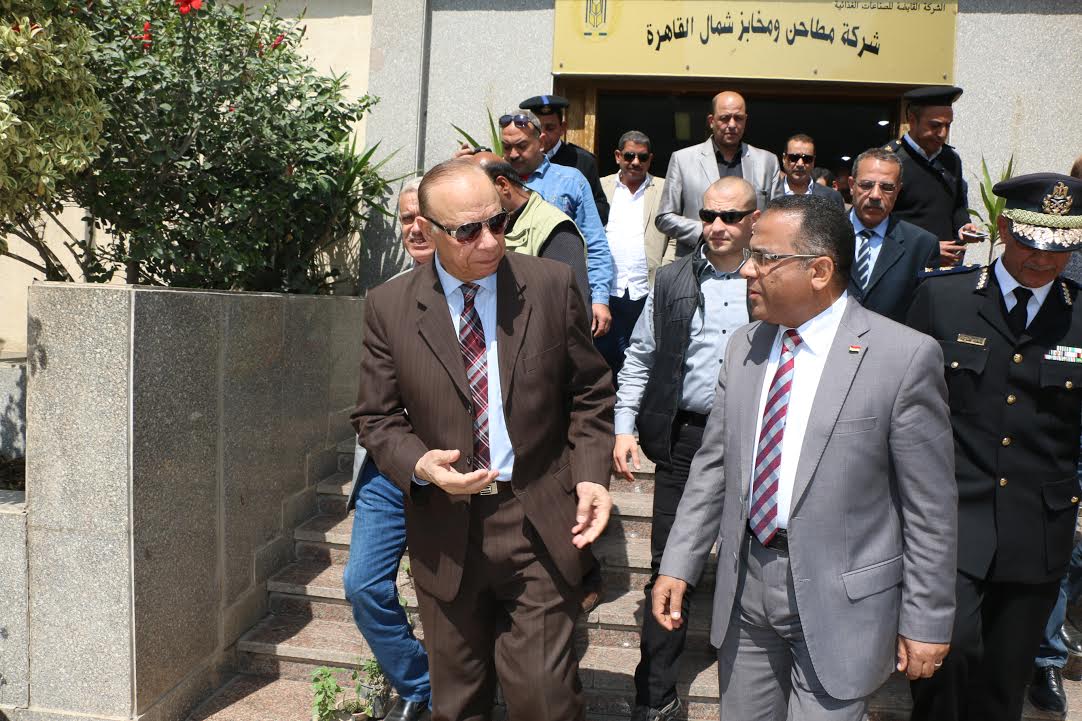 محافظ القاهرة يتفقد مطاحن و مخابز شمال القاهرة