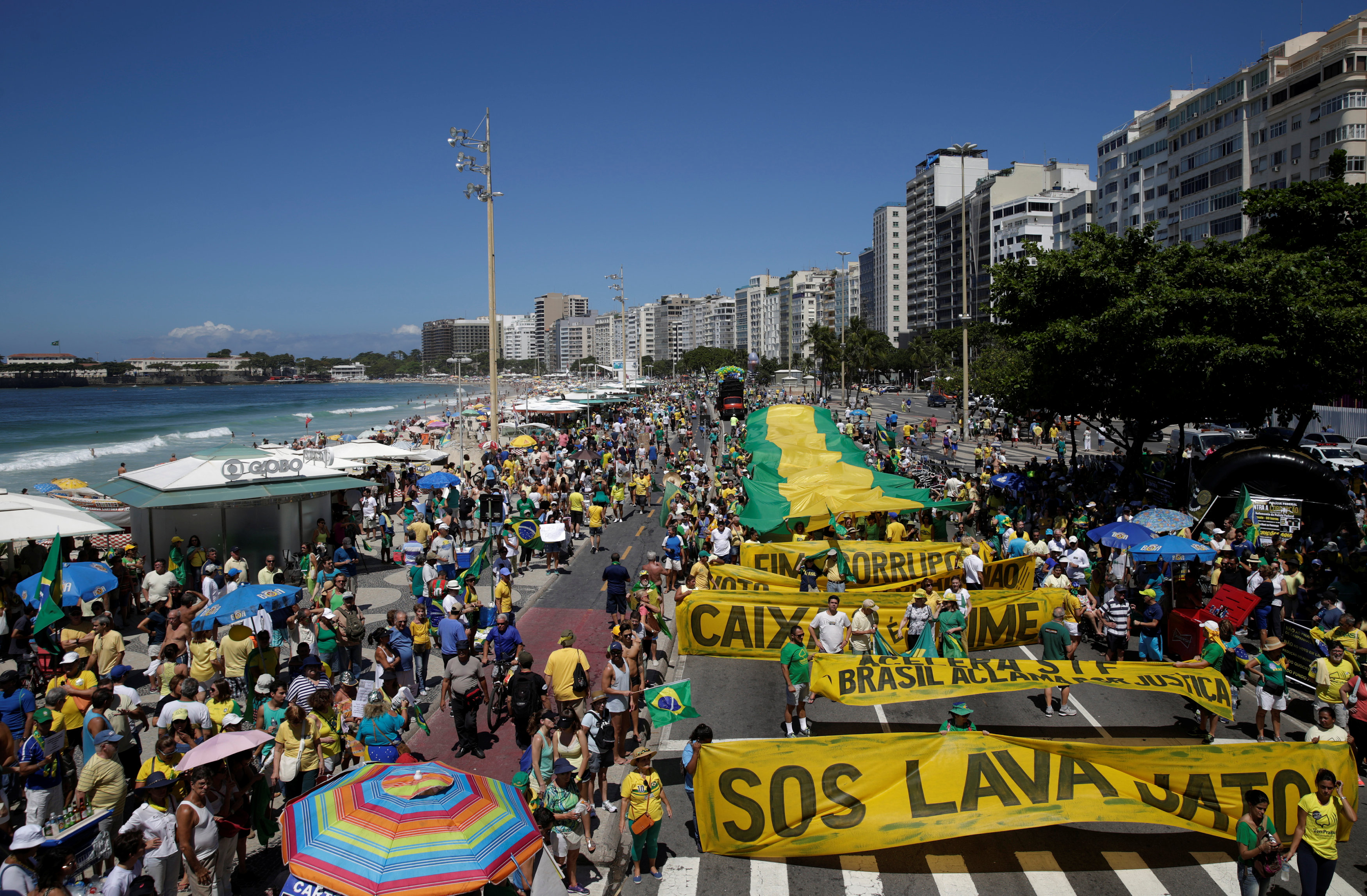 الآلاف يتظاهرون فى البرازيل احتجاجا على الفساد الحكومى