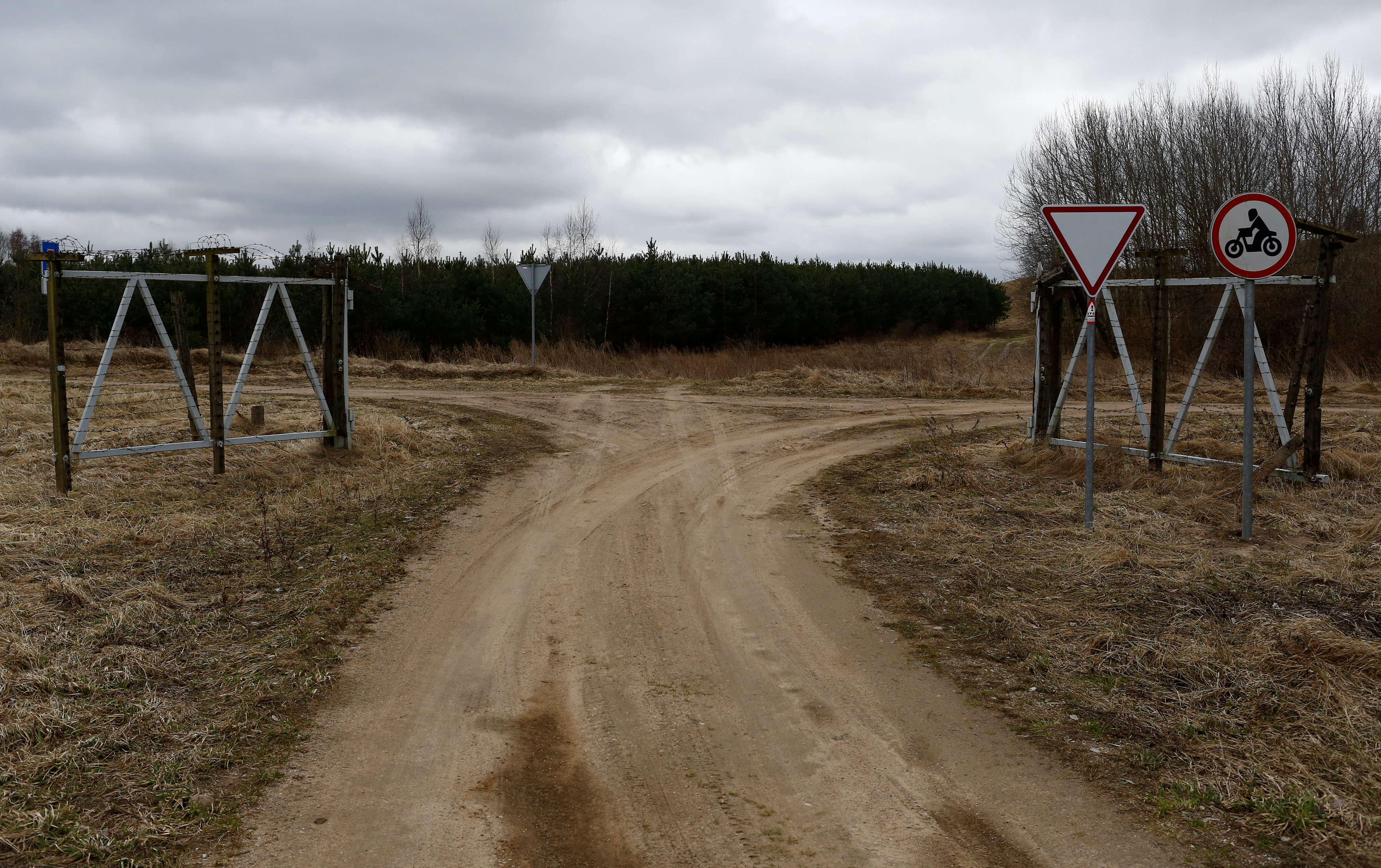 مدخل معسكر الناتو فى بولندا