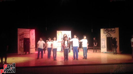 طلبة وطالبات الأقصر يقدمون عروض بمسابقة الفنون المسرحية