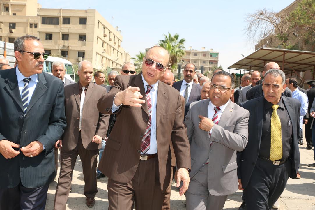 محافظ القاهرة خلال الجولة التفقدية