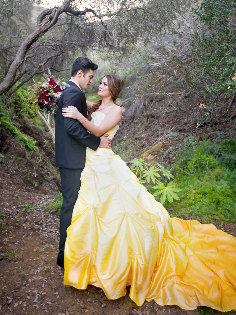 فستان زفاف أصفر
