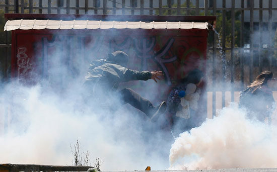 اشتباكات عنيفة بين الشرطة ومتظاهرين خلال احياء ذكرى يوم المقاتلين الشباب فى تشيلى