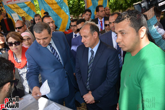 وزير القوى العاملة ومحافظ الإسكندرية خلال افتتاح الملتقى