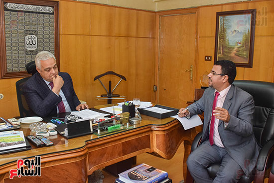 السفير ياسر النجار رئيس مجلس إدارة الشركة القابضة للصناعات الكيماوية (3)