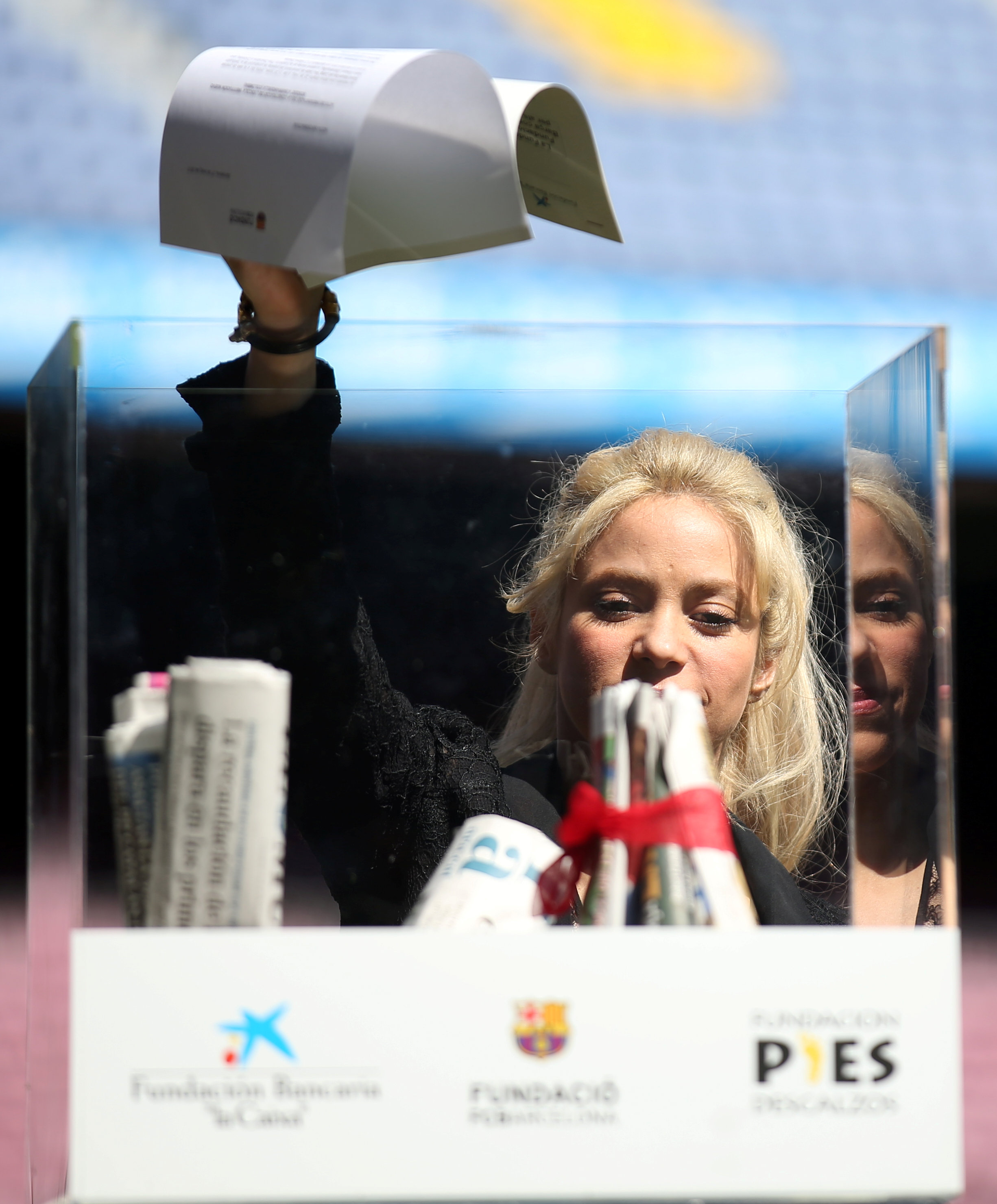 شاكيرا تشارك في حفل خيري مع نادي برشلونة- رويترز