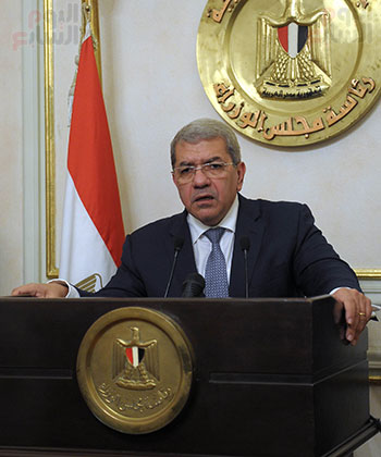 عمرو الجارحى وزير الماليه  (2)