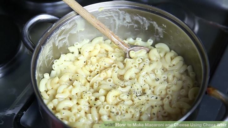 aid264346-728px-Make-Macaroni-and-Cheese-Using-Cheez-Whiz-Step-6-preview-Version-3