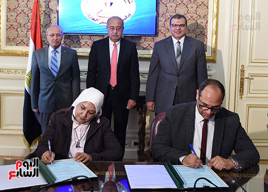 شريف اسماعيل  يشهد توقيع عدد من اتفاقيات التعاون بين 4 وزراء (1)