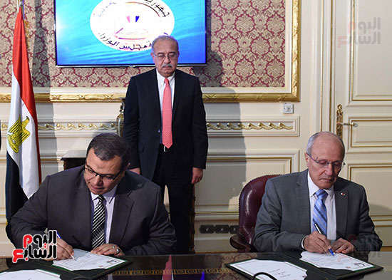 شريف اسماعيل  يشهد توقيع عدد من اتفاقيات التعاون بين 4 وزراء (5)