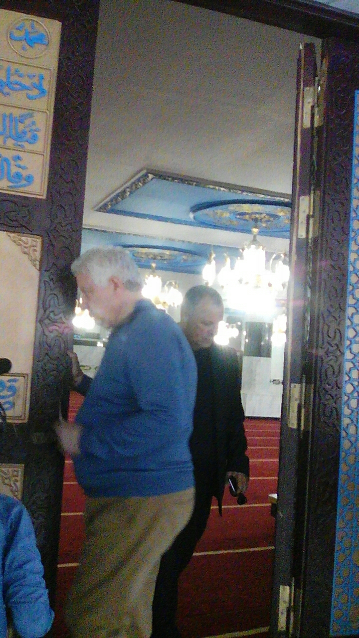 هانى أبو ريدة ومرتضى فى المسجد بالزمالك