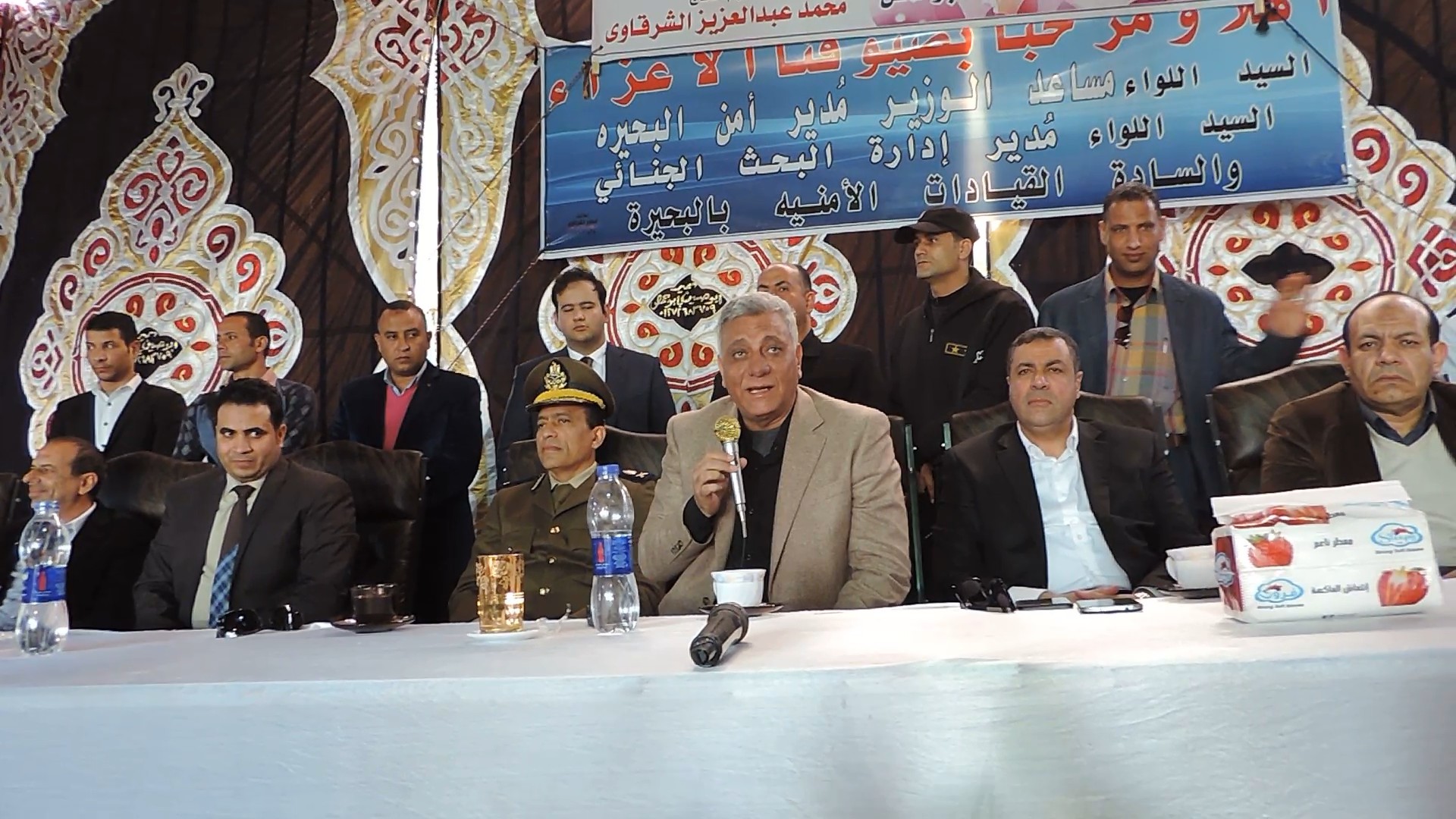 مديرأمن البحيرة ينجح فى الصلح بين عائلتين مديرأمن البحيرة ينجح فى الصلح بين عائلتين