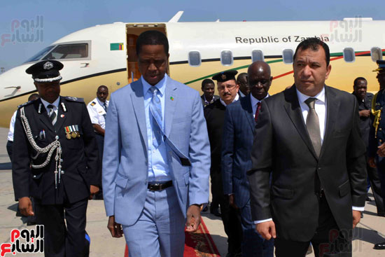 محافظ الأقصر يستقبل رئيس زامبيا بمطار الاقصر الدولي