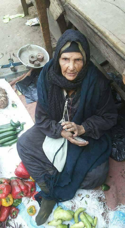 أم محمد تبلغ من العمر 90 عامًا