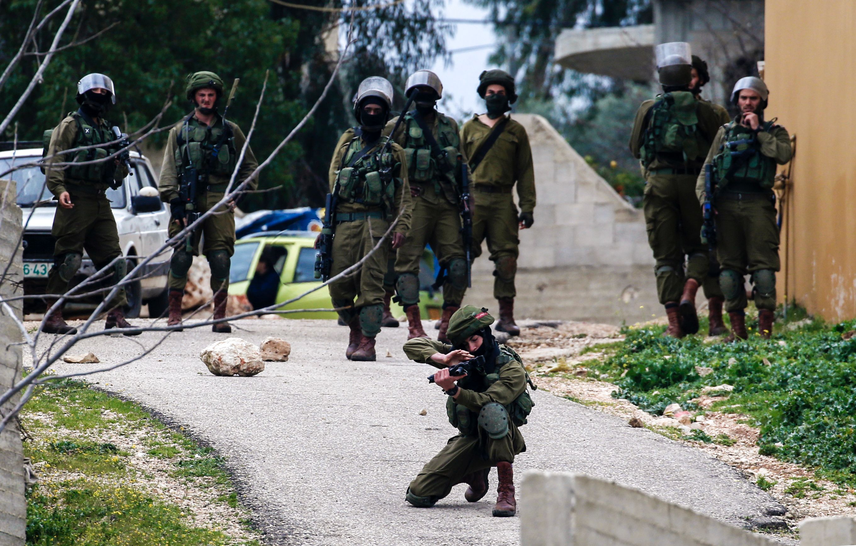 اشتباكات مع المحتجين الفلسطينيين في أعقاب مظاهرة أسبوعية ضد مصادرة الأراضى الفلسطينية