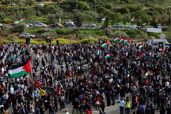 الآف الفلسطينيين يحيون ذكرى يوم الأرض وسط قمع الاحتلال