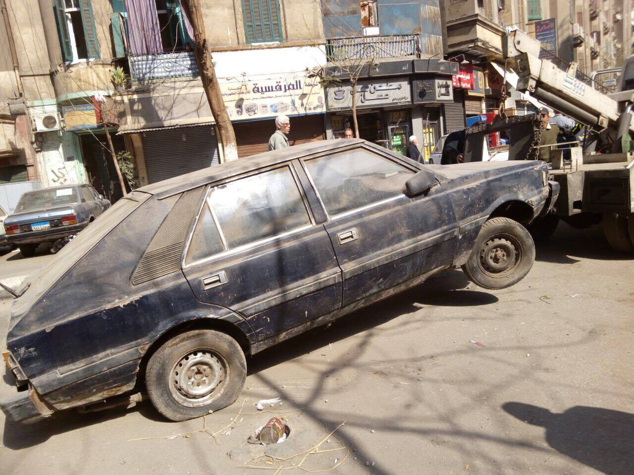 رفع سيارات متهالكه من شوارع القاهره (3)