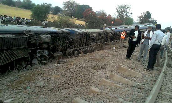 إصابة 30 شخصا فى خروج قطار عن مساره فى الهند