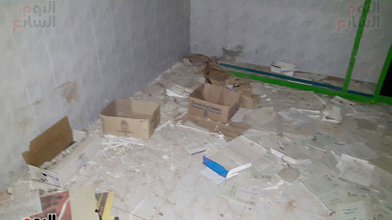 عرفة مملوءة بالمخلفات