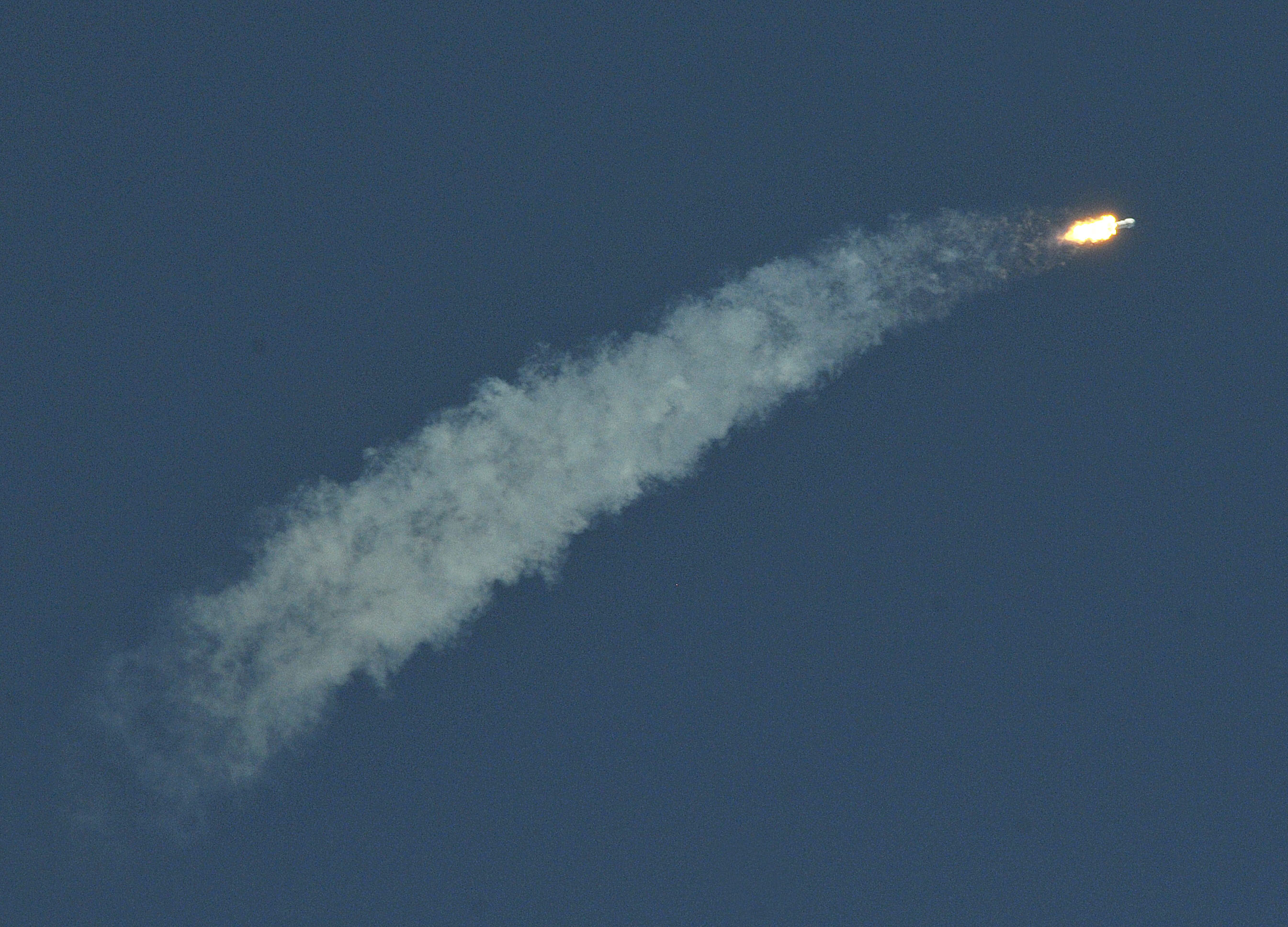 انطلاق صاروخ فضاء