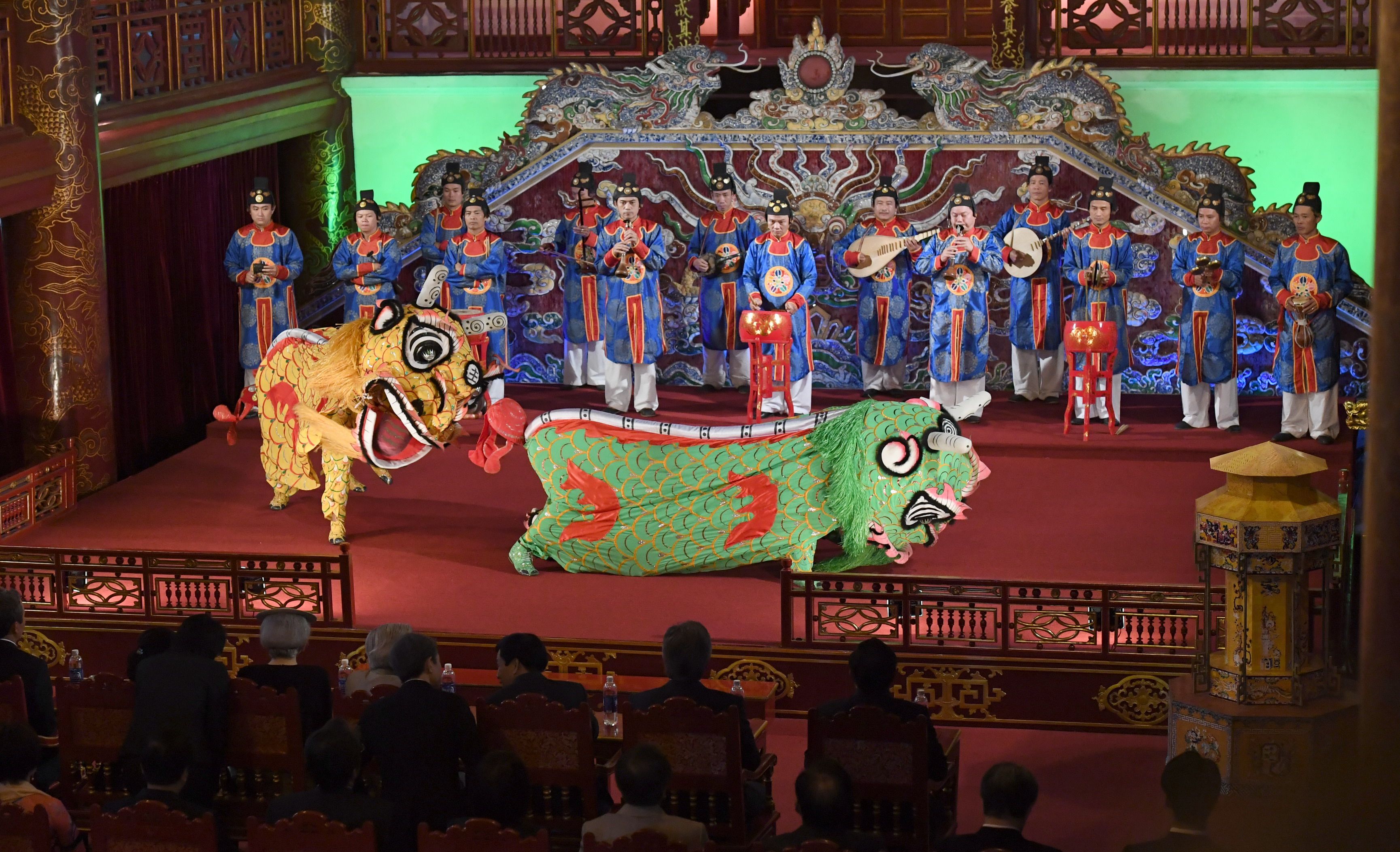 رقصة الملكى فى المسرح الملكى خلال زيارة أمبراطور اليابان