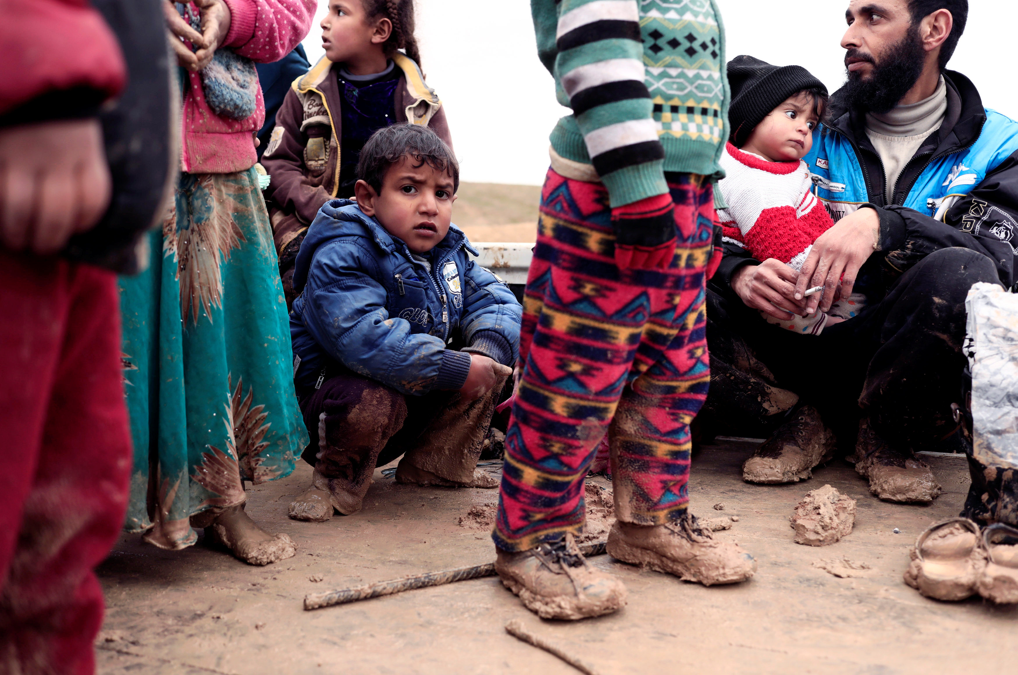 أطفال يفرون من الموصل